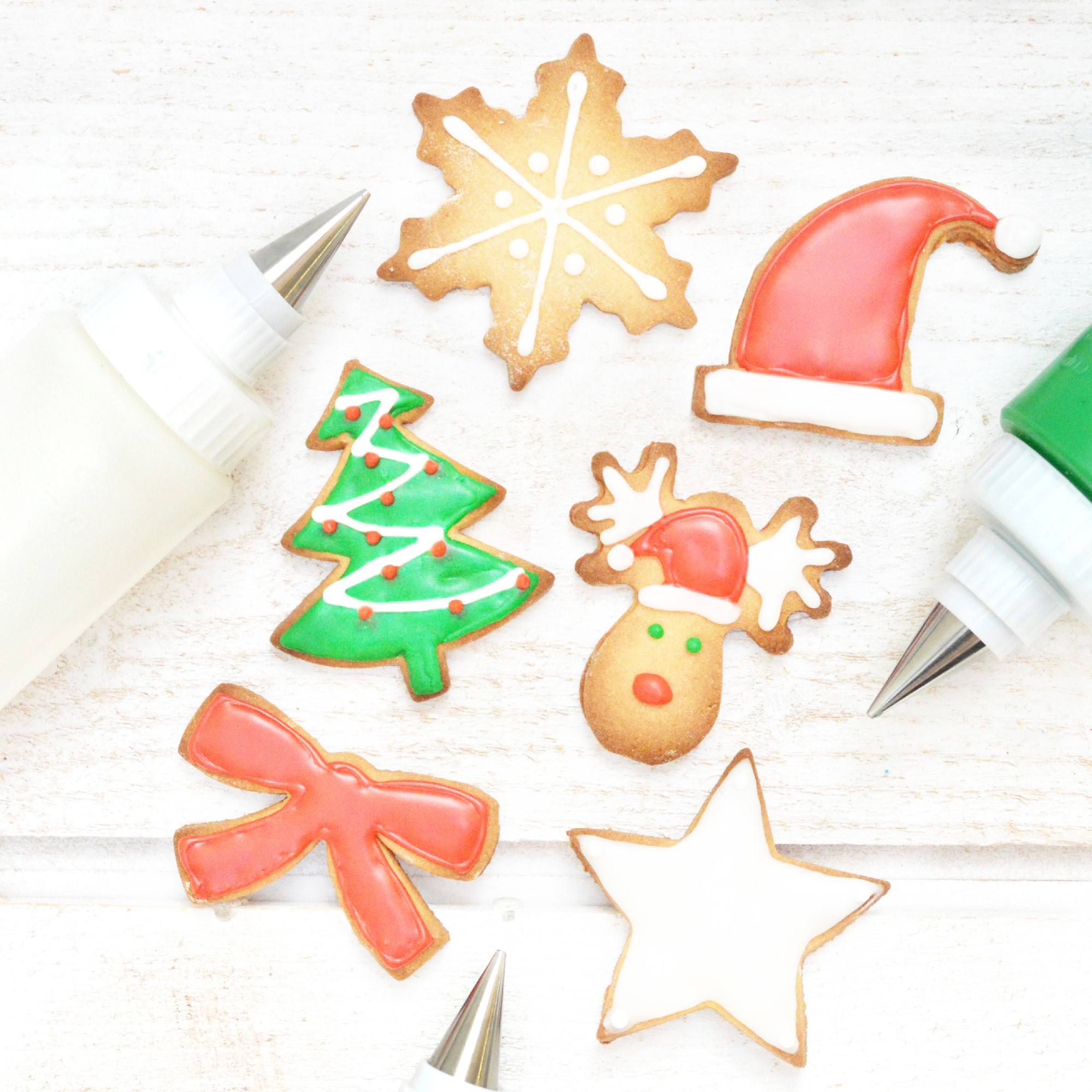 Lot de 6 stylos de glaçage Noël pour décorer les biscuits : blanc, vert  foncé, rouge, jaune, noir et bleu clair